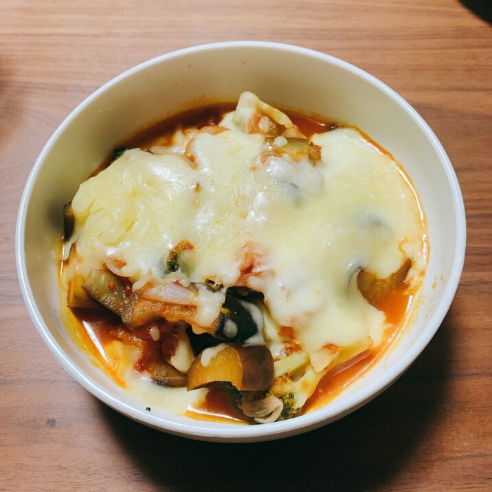 野菜たっぷり!ナスとブロッコリーのトマトグラタン風